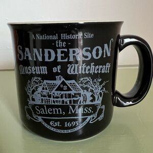 Hocus‎ Pocus Sanderson Museum Large Mug 20oz Black Sanderson Sisters Disney